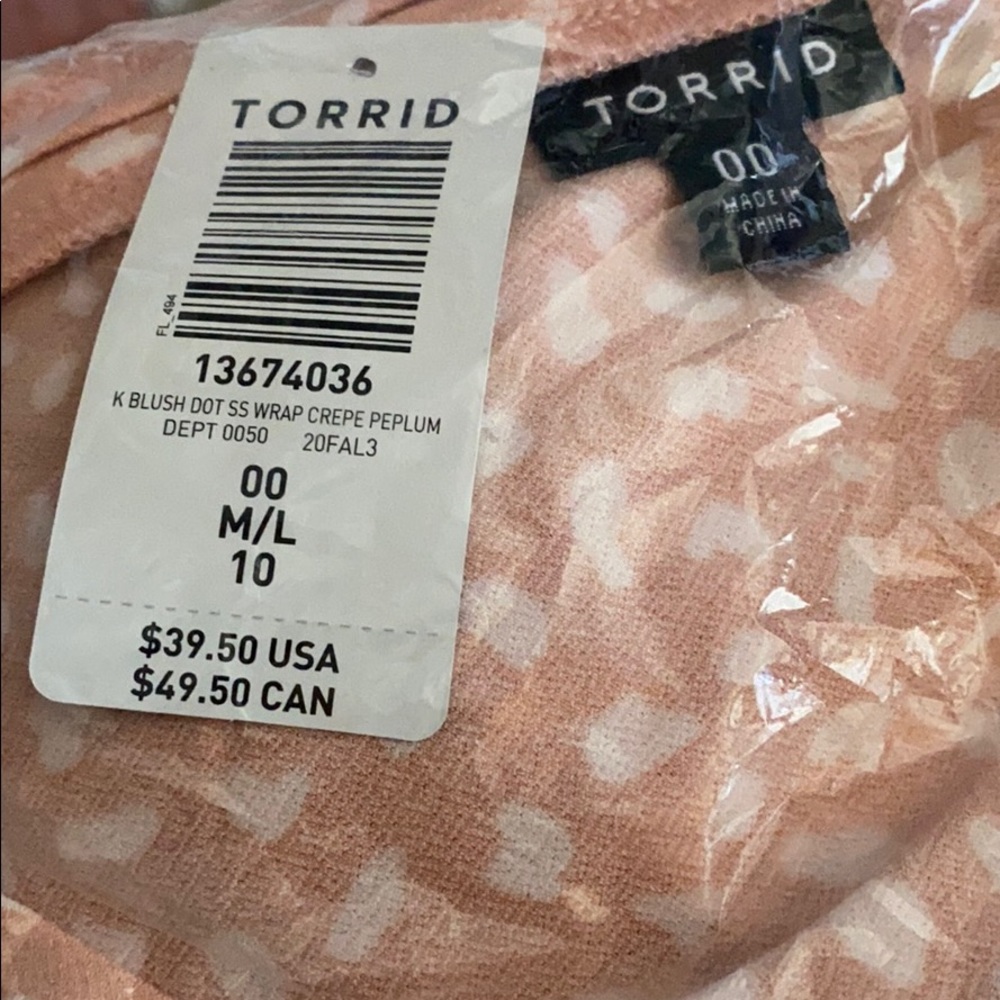 NEW torrid crepe wrap top size medium/large - Picture 7 of 9